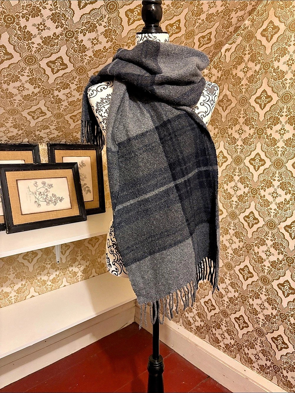 Italian Woollen Treasures 100% Lambswool Plaid Scarf Made in Italy Gray Black